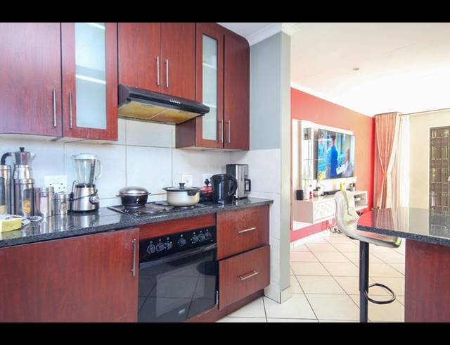 3 BEDROOM TOWNHOUSE FOR SALE IN THATCHFIELD